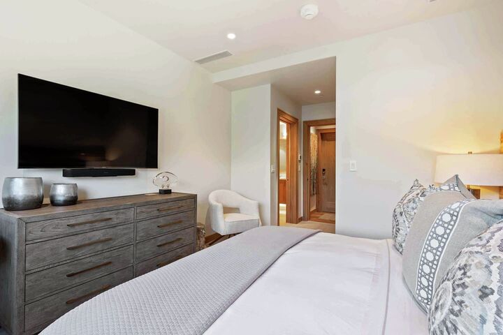 #406 - Master Bedroom