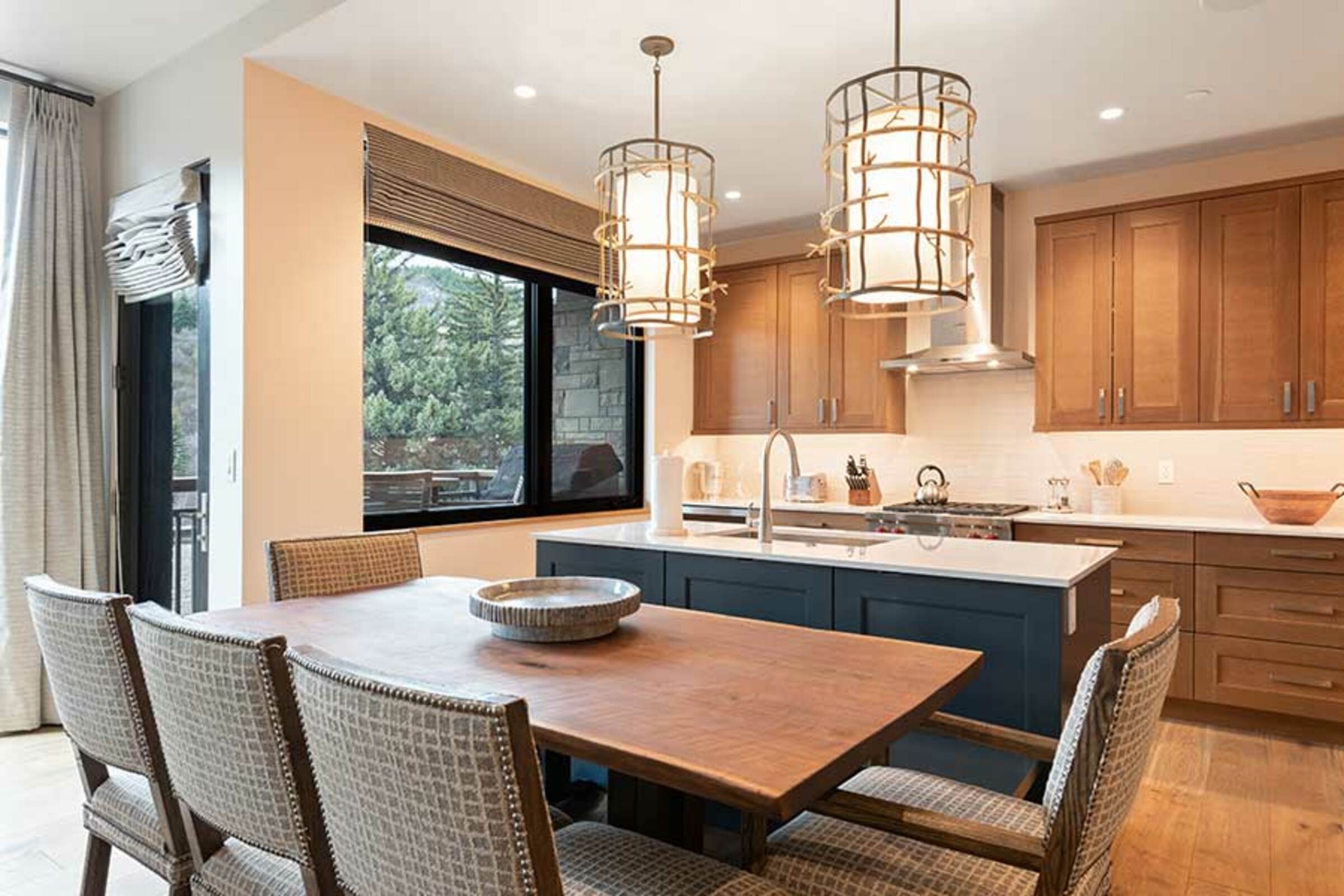 #106 - Dining Area & Kitchen