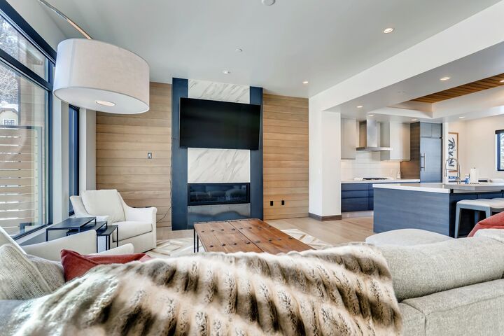 3 Bdrm 3.5 Bath #07 - Living Area