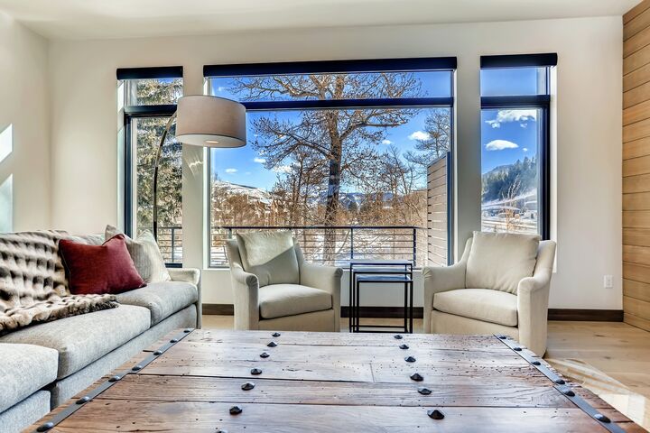 3 Bdrm 3.5 Bath #07 - Living Area View