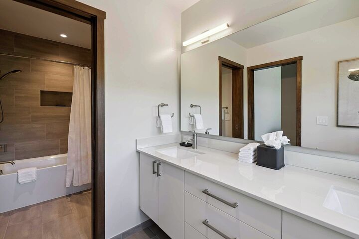 #10 - Ensuite Bathroom