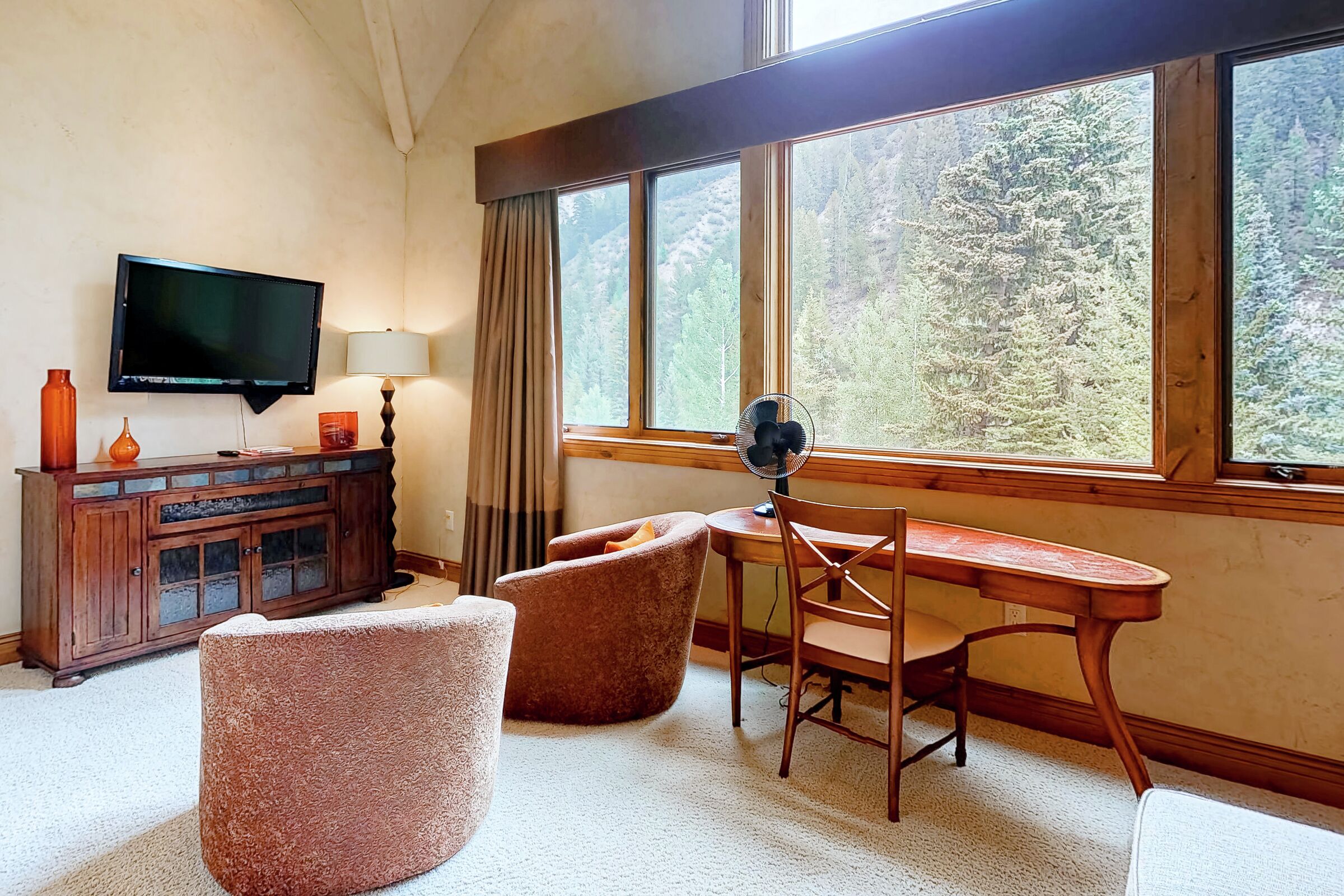 6 Bdrm 7.5 Bath HT - Master Bedroom