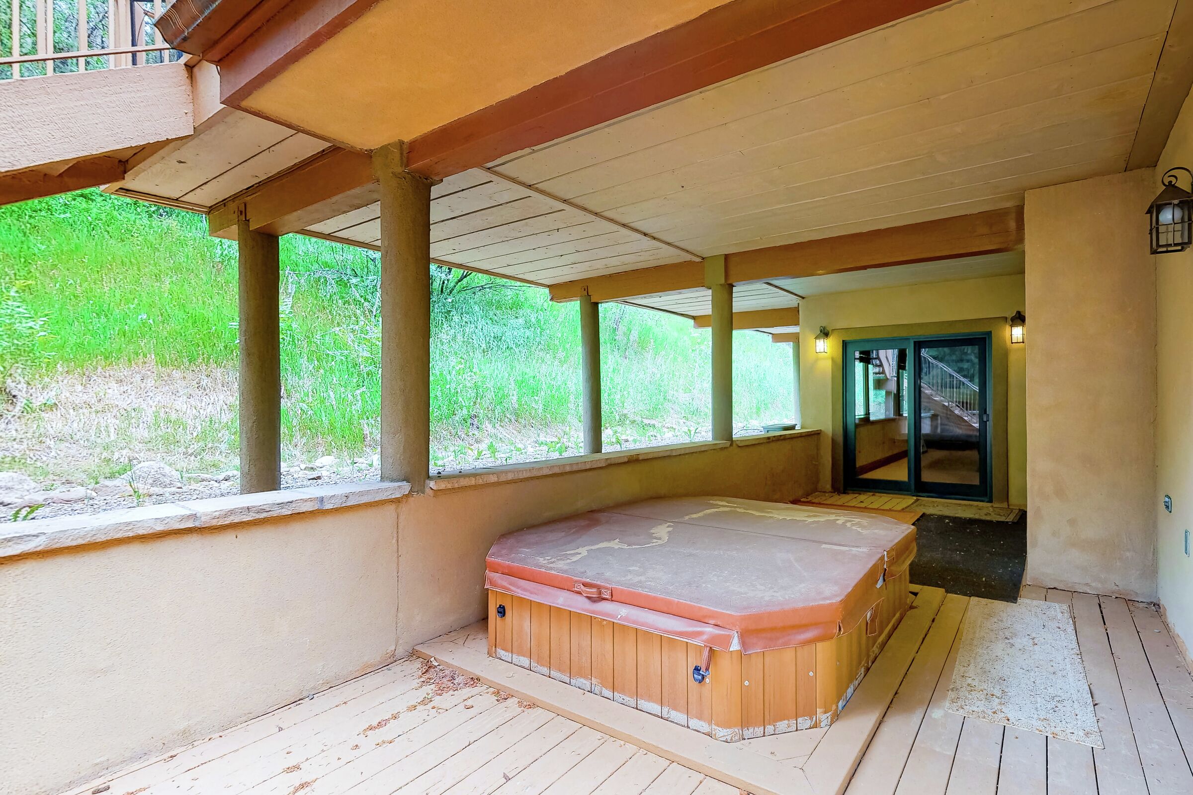 6 Bdrm 7.5 Bath HT - Deck with Hot Tub
