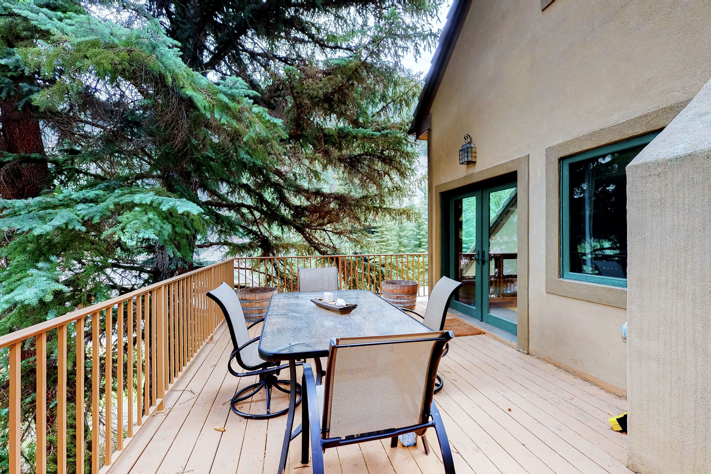 6 Bdrm 7.5 Bath HT - Deck