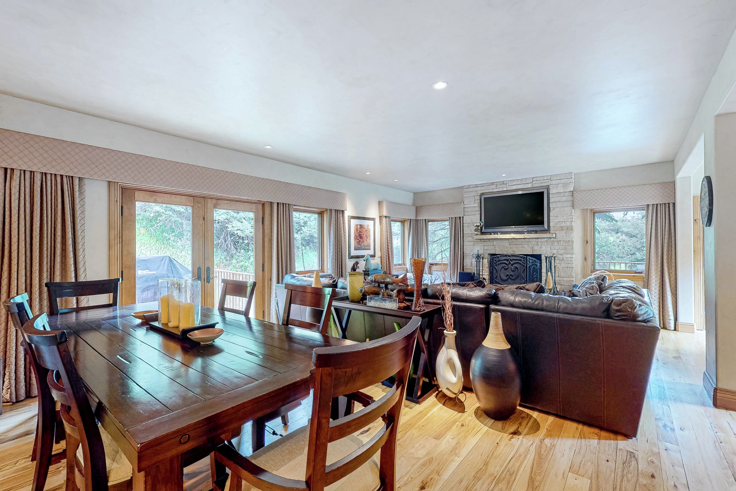 6 Bdrm 7.5 Bath HT - Second Dining Room