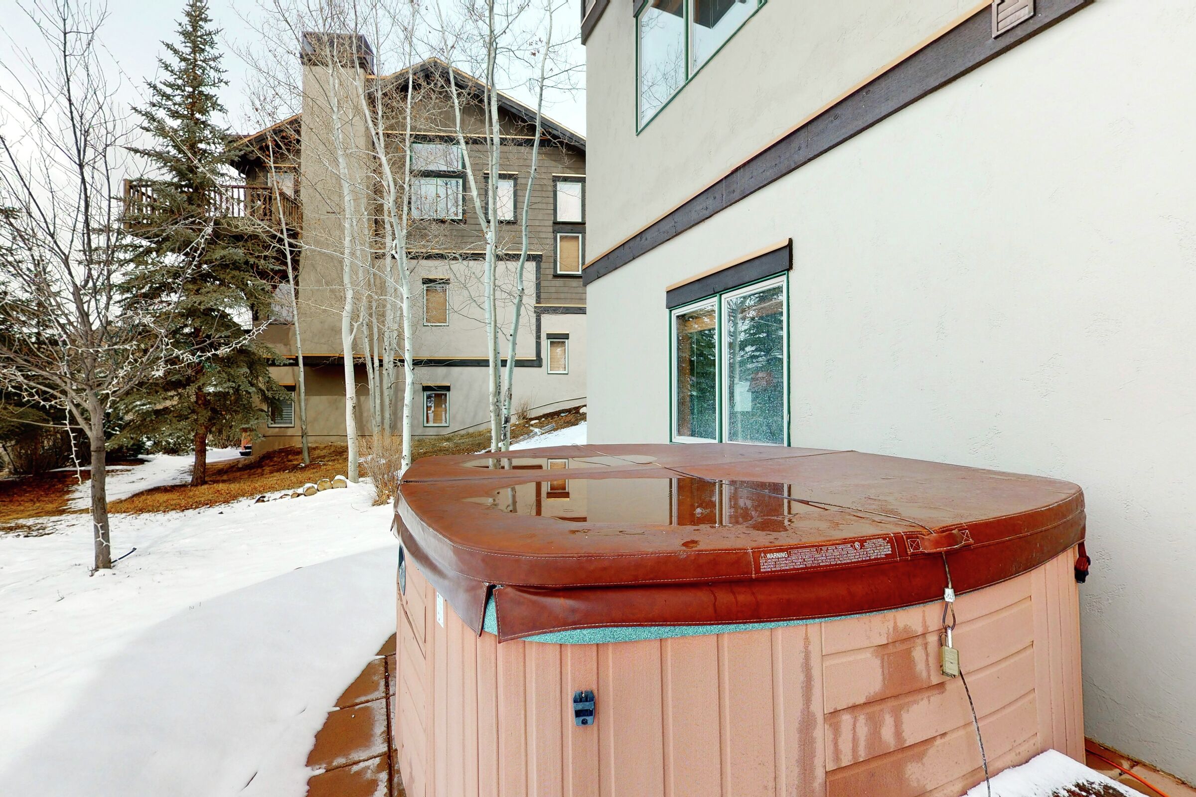 4 Bdrm HT - Outdoor Hot Tub
