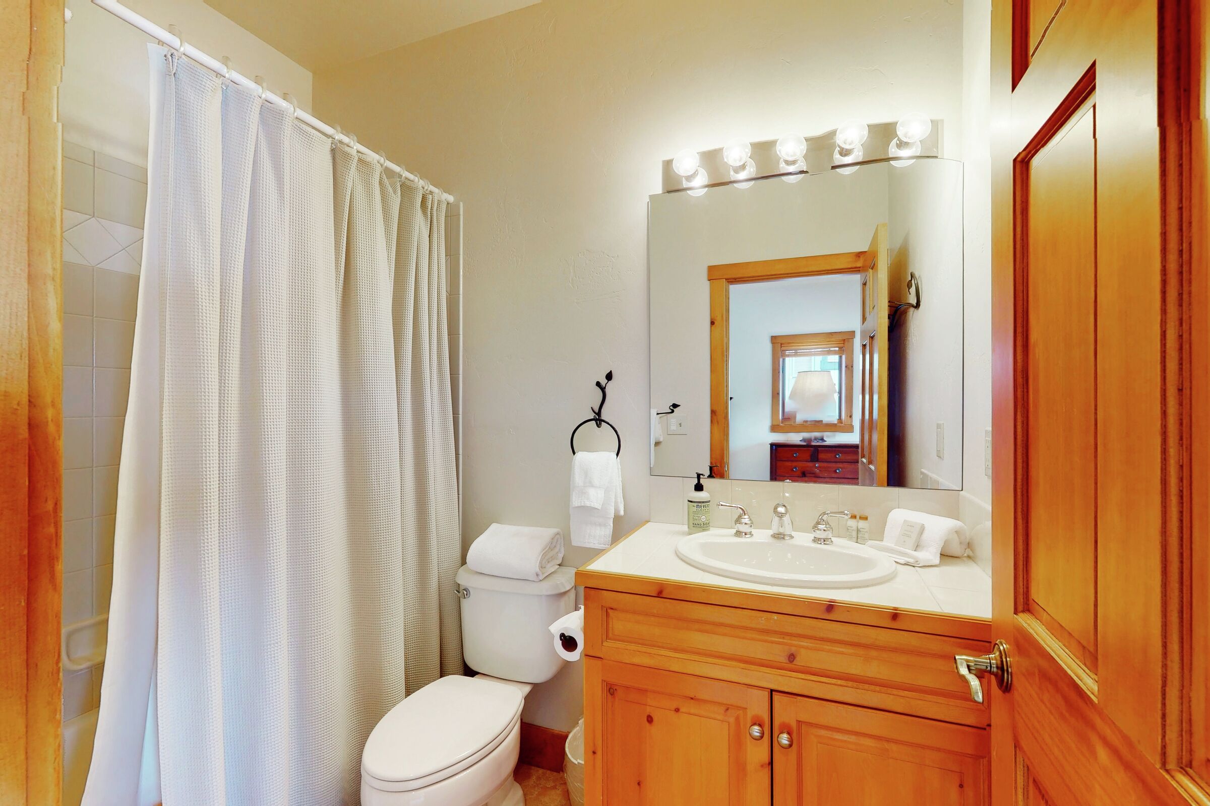 4 Bdrm HT - Ensuite Bathroom