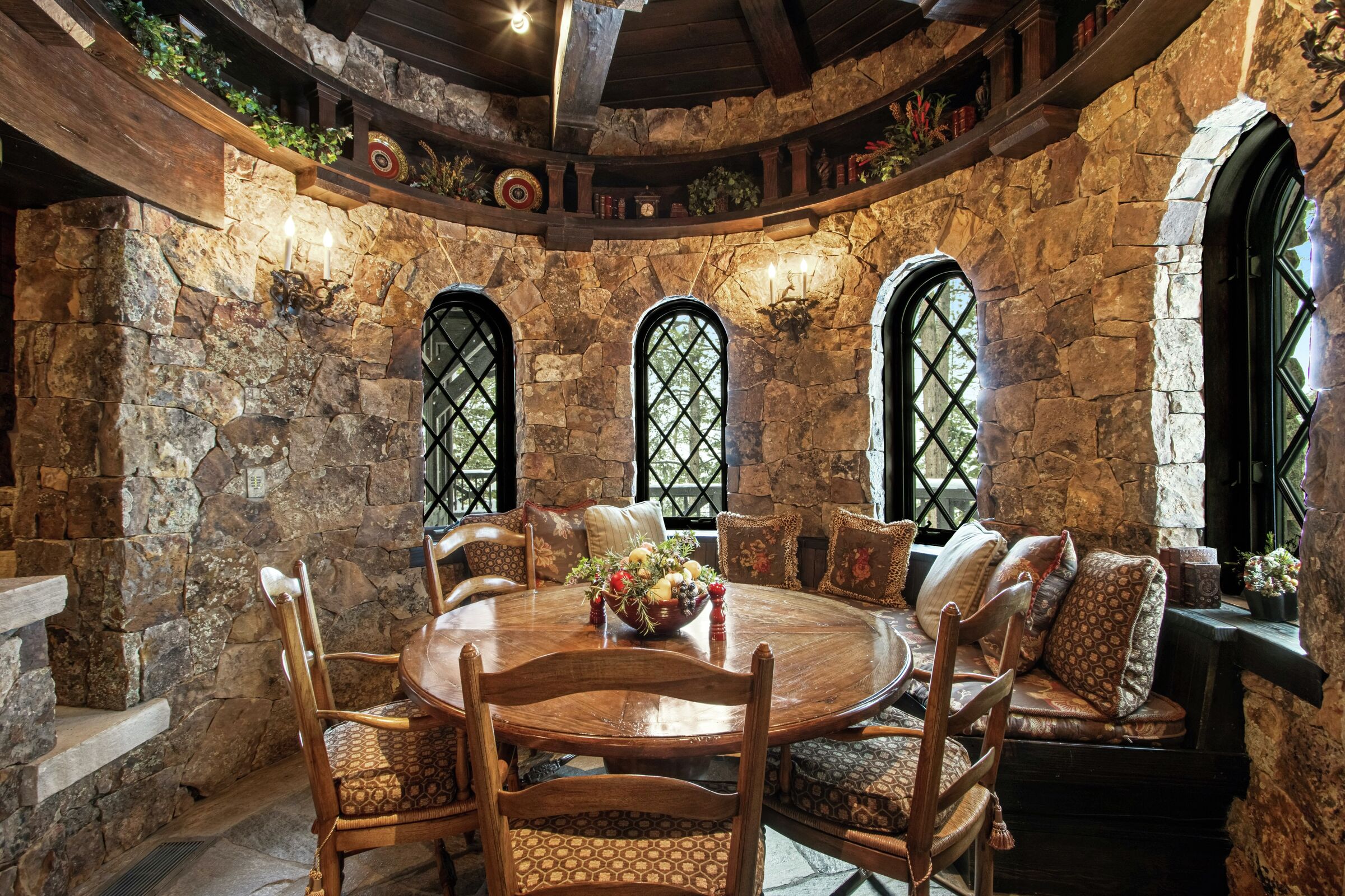 5 Bdrm 6.5 Bath HT - Breakfast Nook