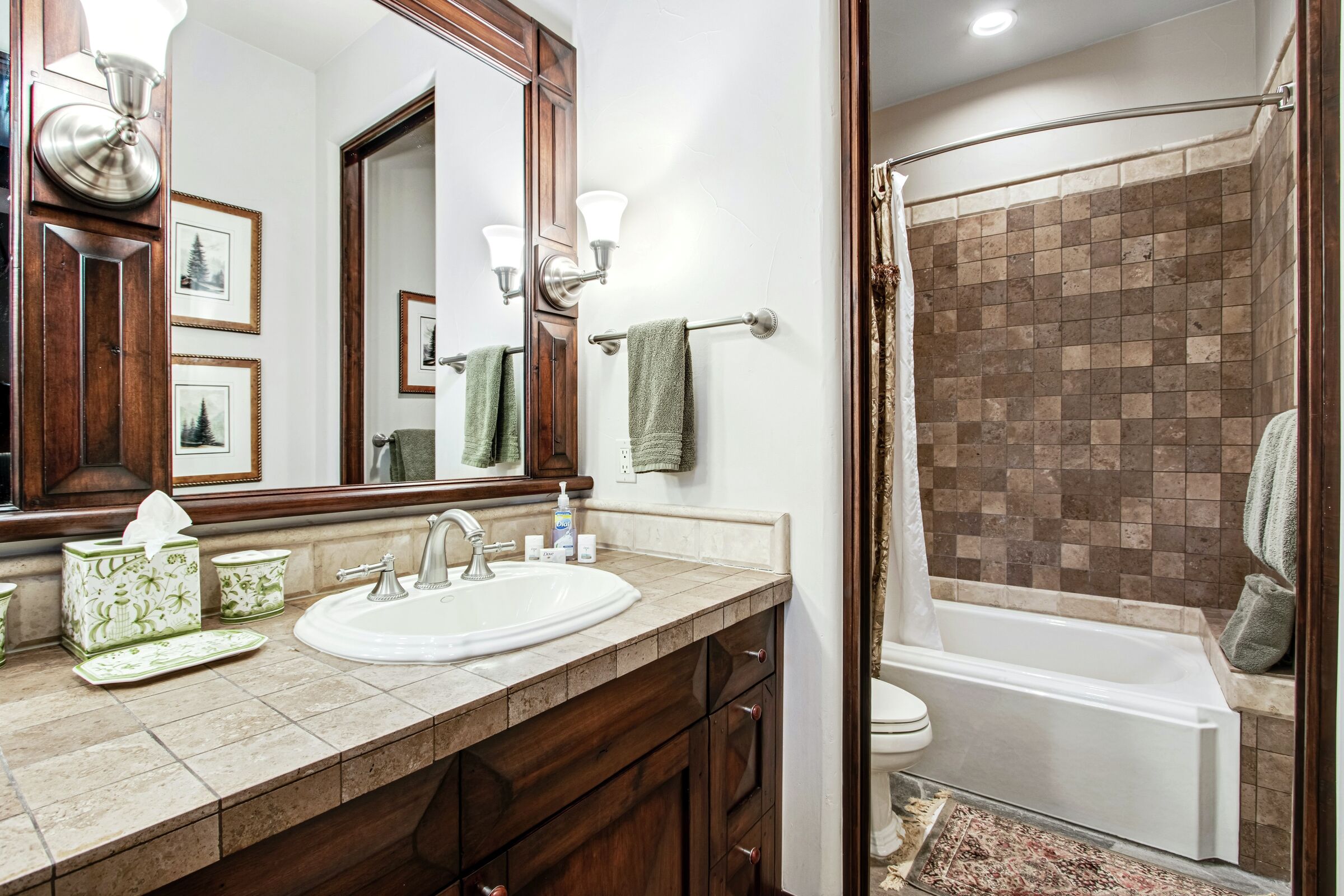 5 Bdrm 6.5 Bath HT - Ensuite Bathroom