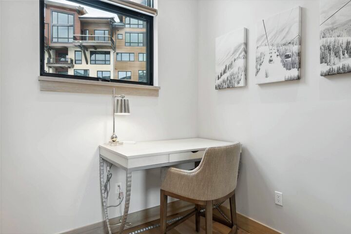 #05 - Desk