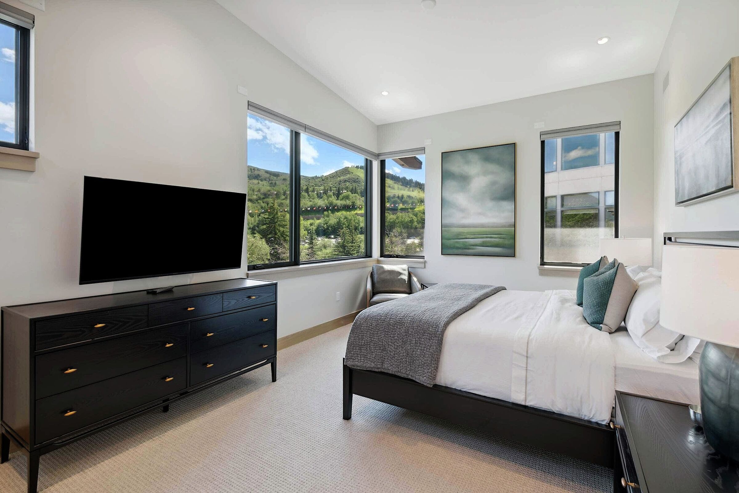 #07 - Den Bedroom