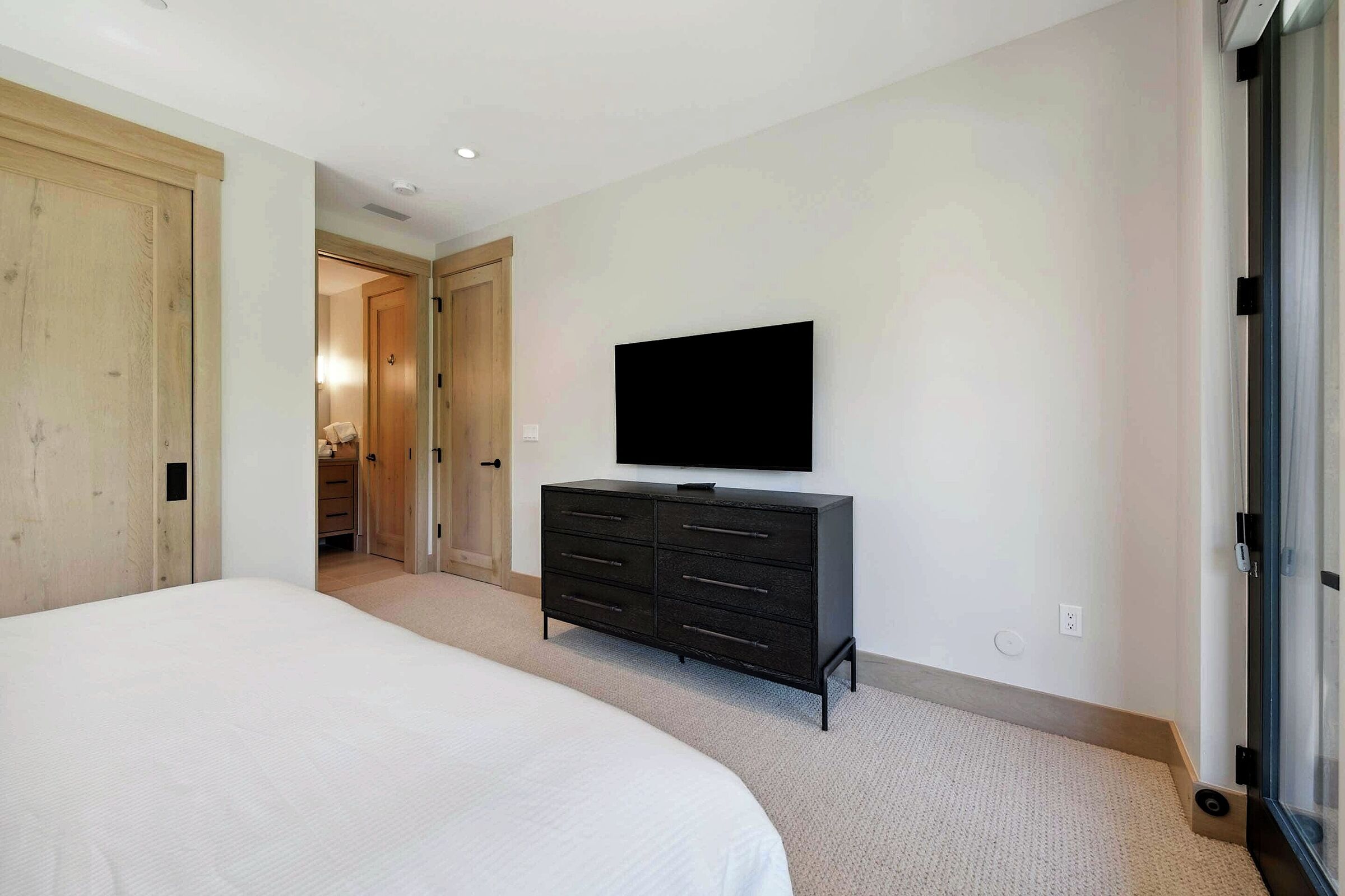 #07 - Master Bedroom