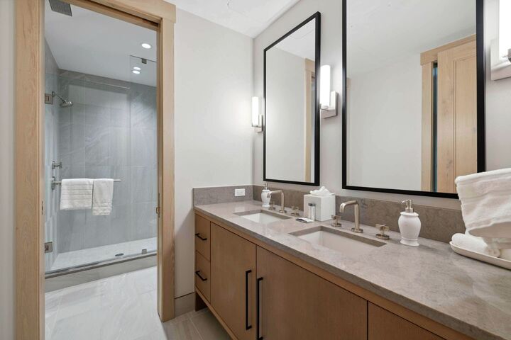 #07 - Master Ensuite Bathroom
