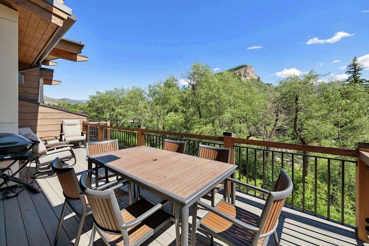 #07 - Balcony with BBQ