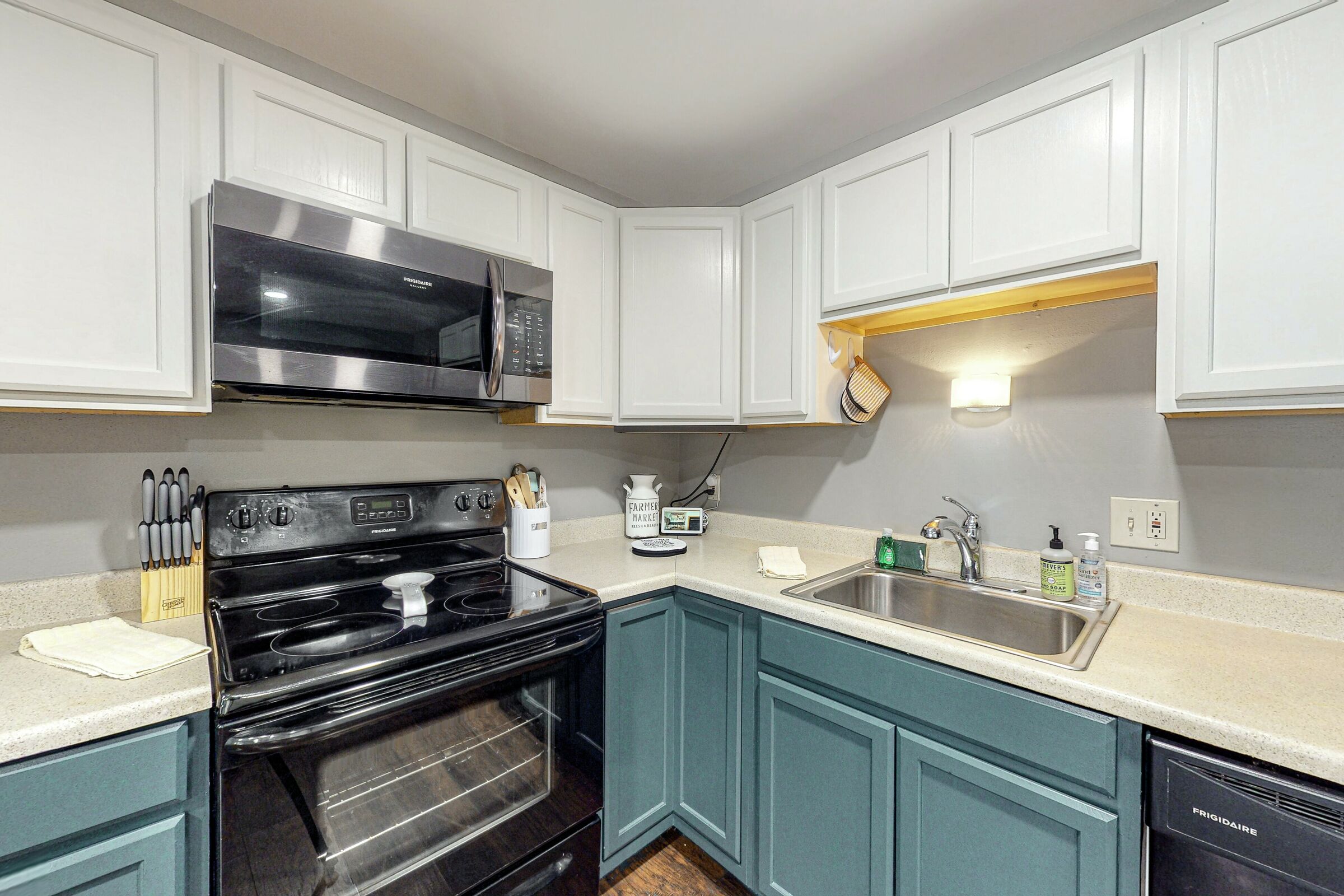 #F101 - Eagle River Escape - Kitchen