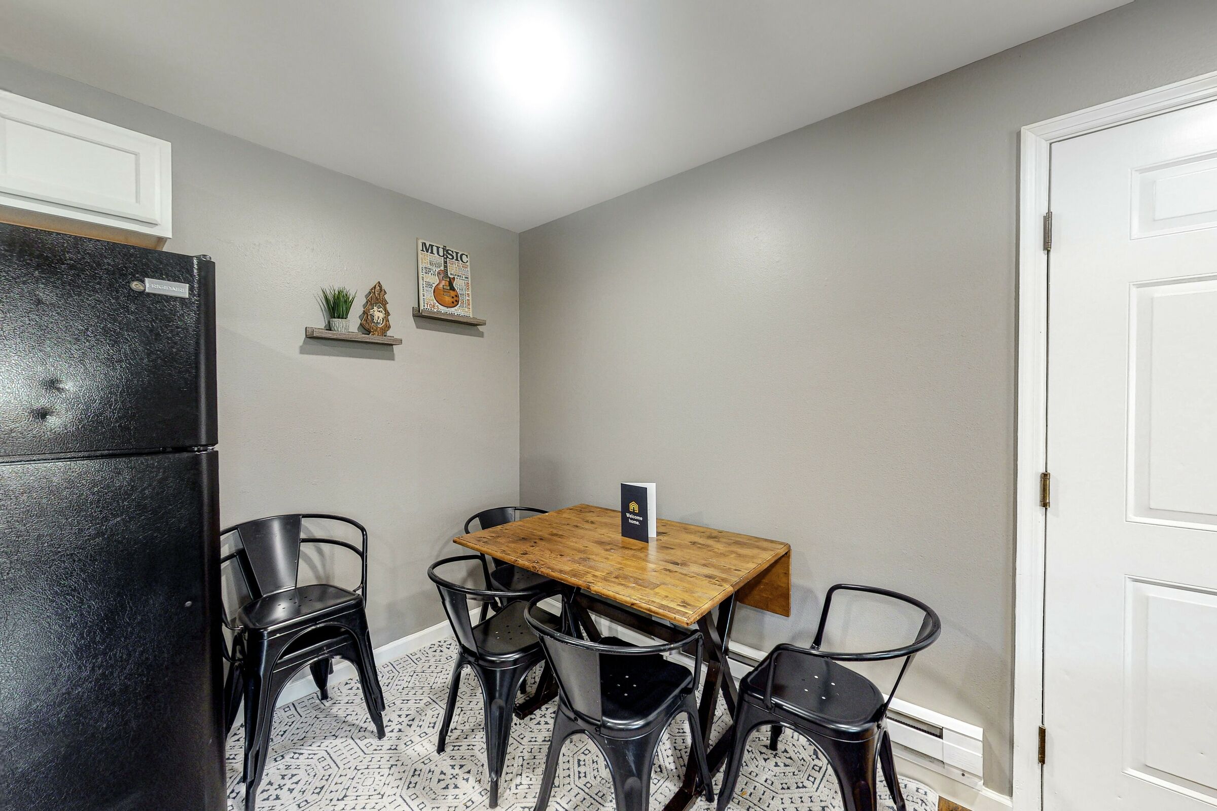 #F101 - Eagle River Escape - Dining Room