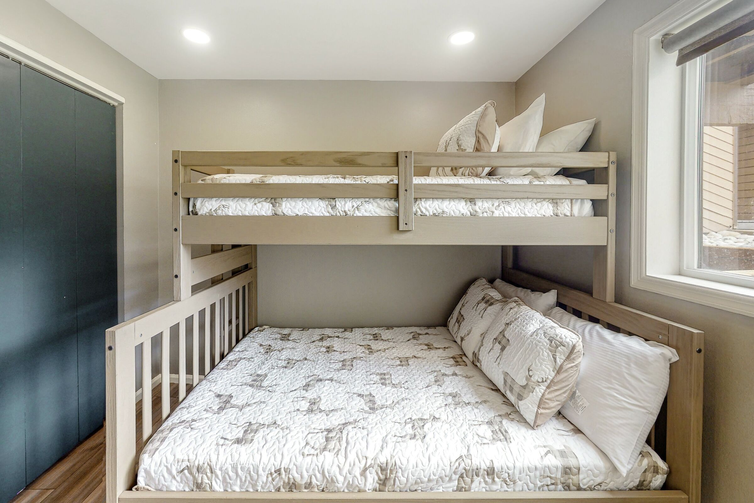 #F101 - Eagle River Escape - Bedroom