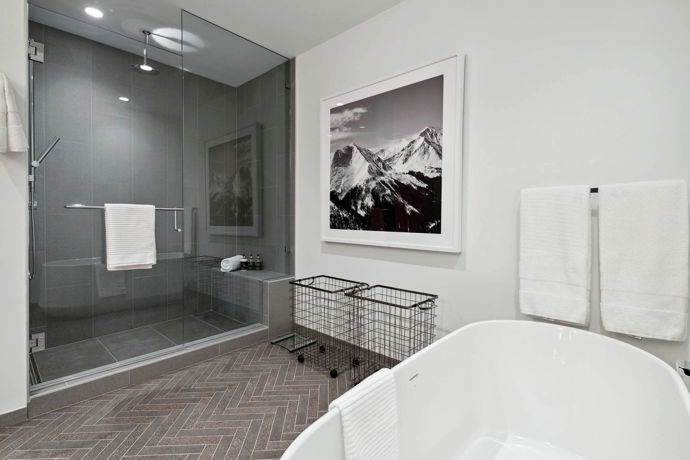 #206 - Master Ensuite Bathroom