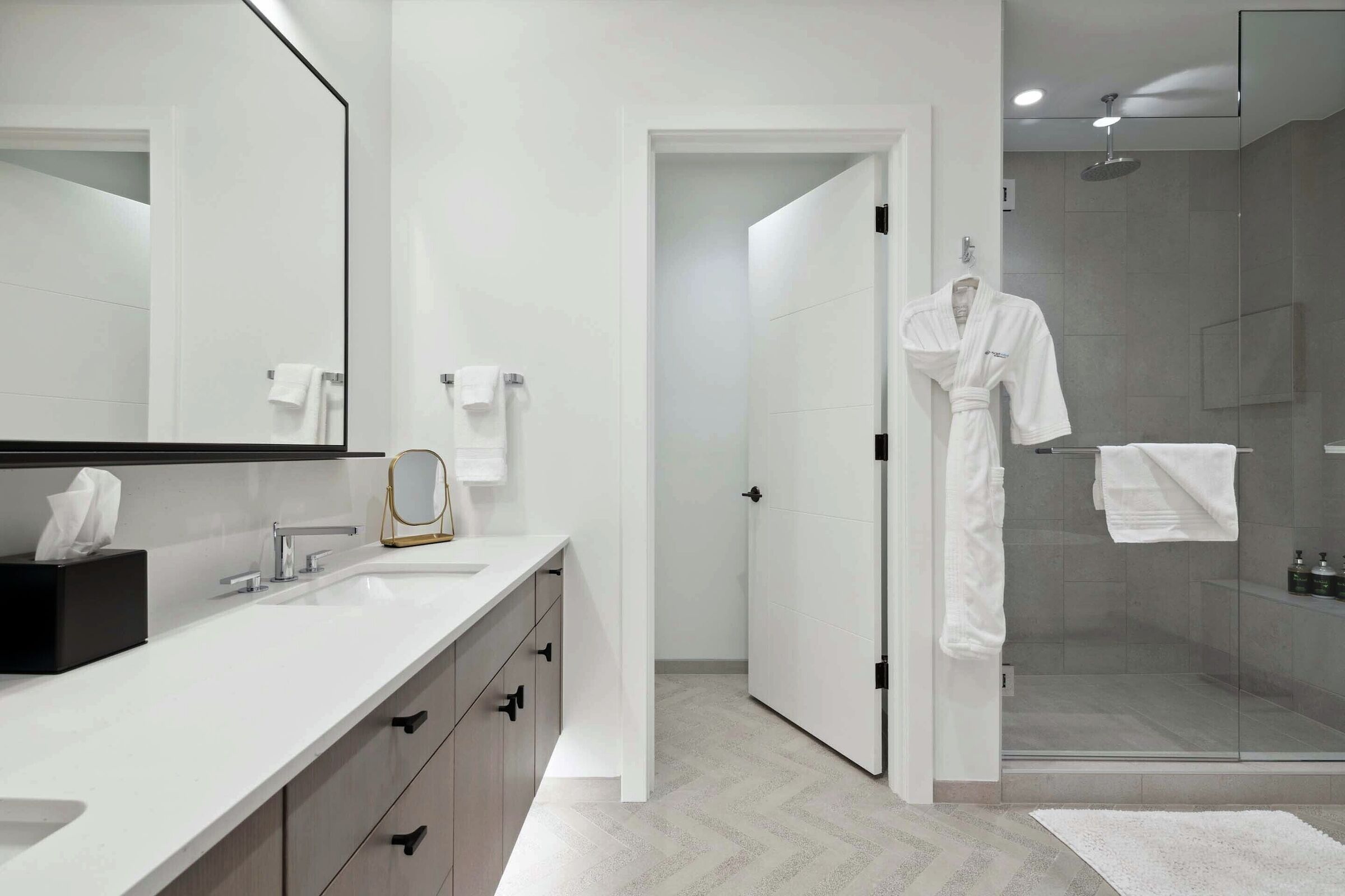 #410 - Master Ensuite Bathroom