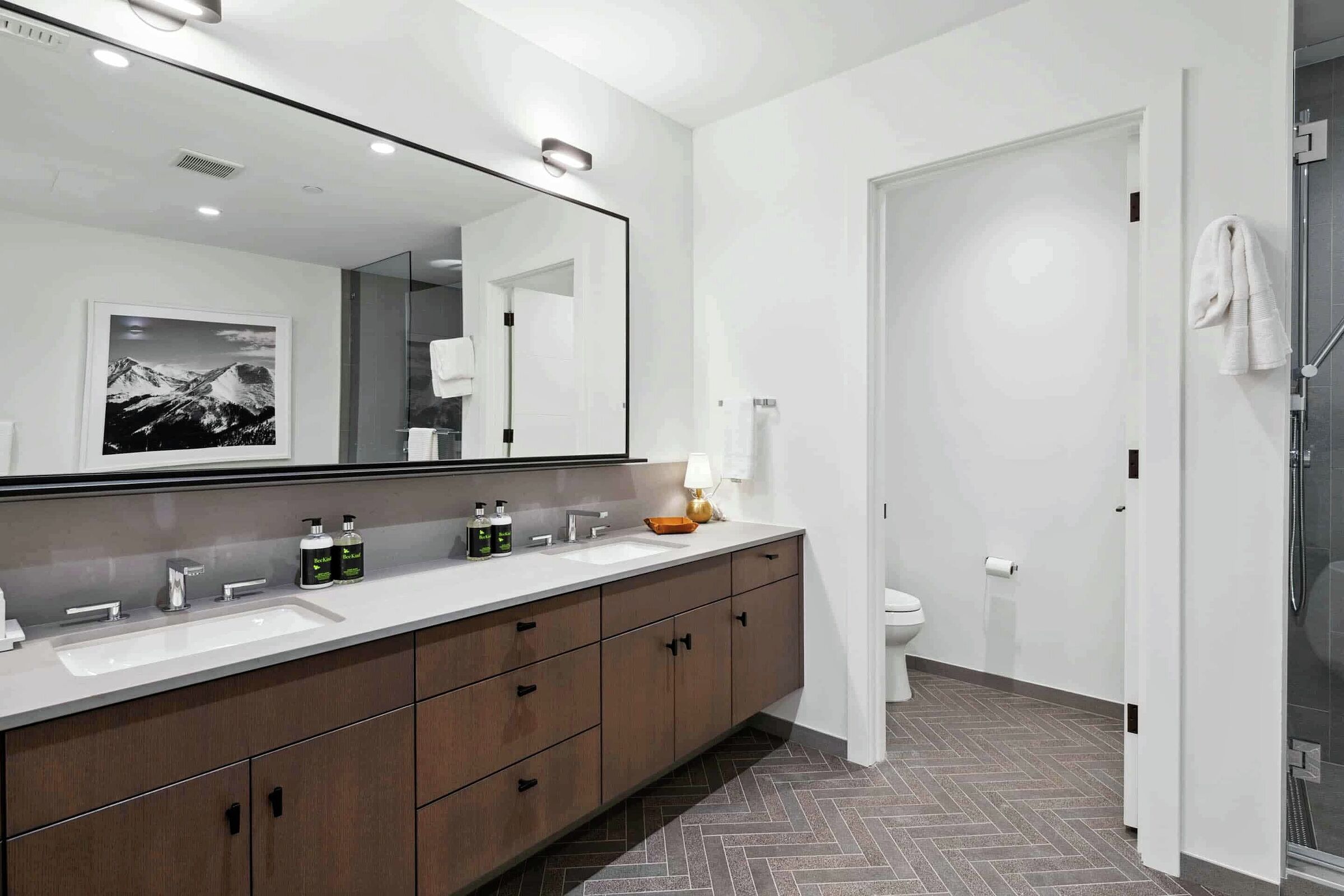 #206 - Master Ensuite Bathroom