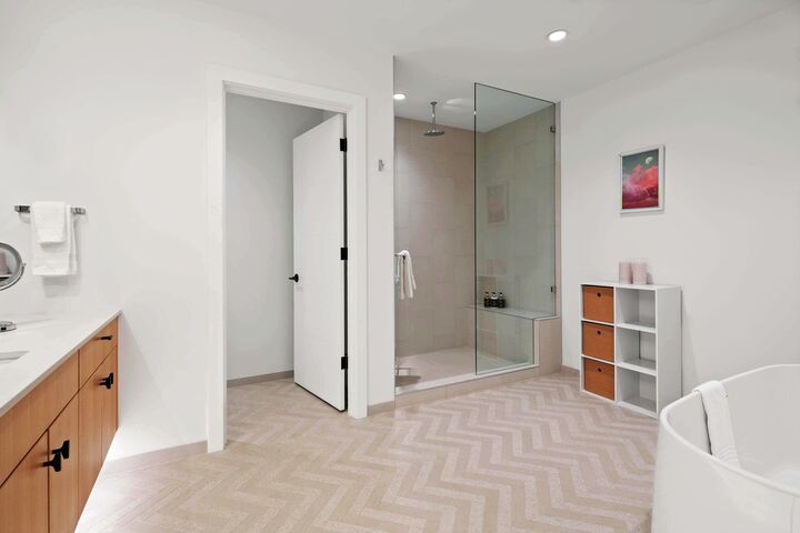 #307 - Master Ensuite Bathroom