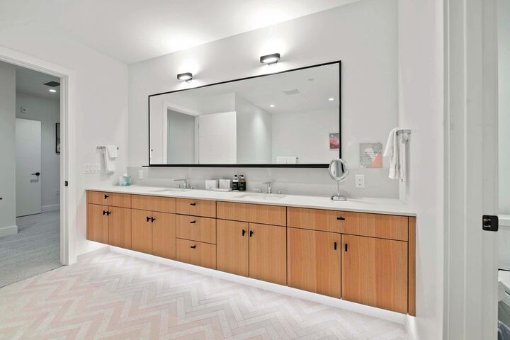 #307 - Master Ensuite Bathroom