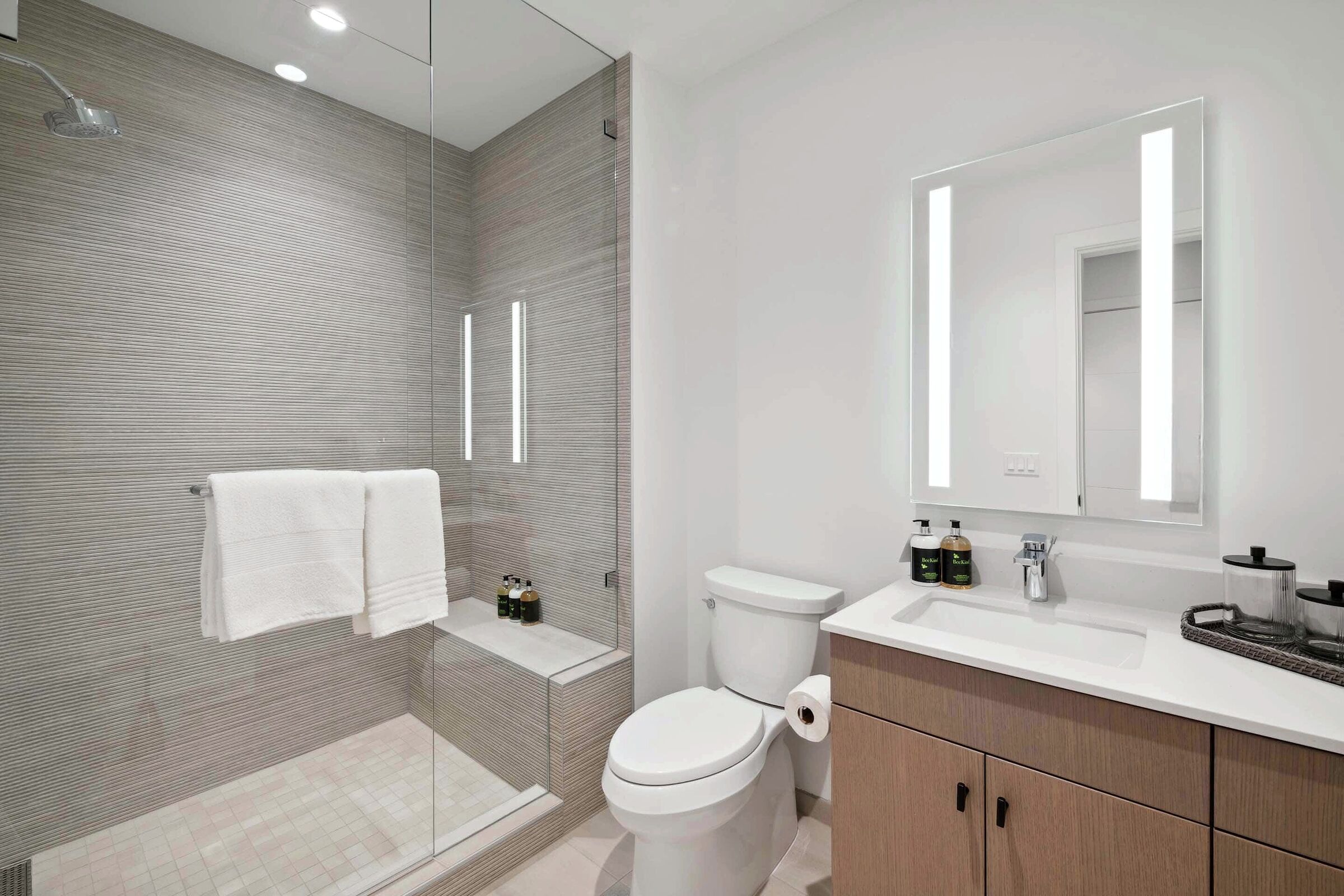 #309 - Ensuite Bathroom