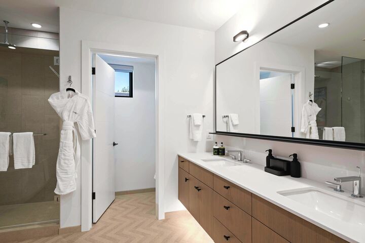#429 - Ensuite Bathroom