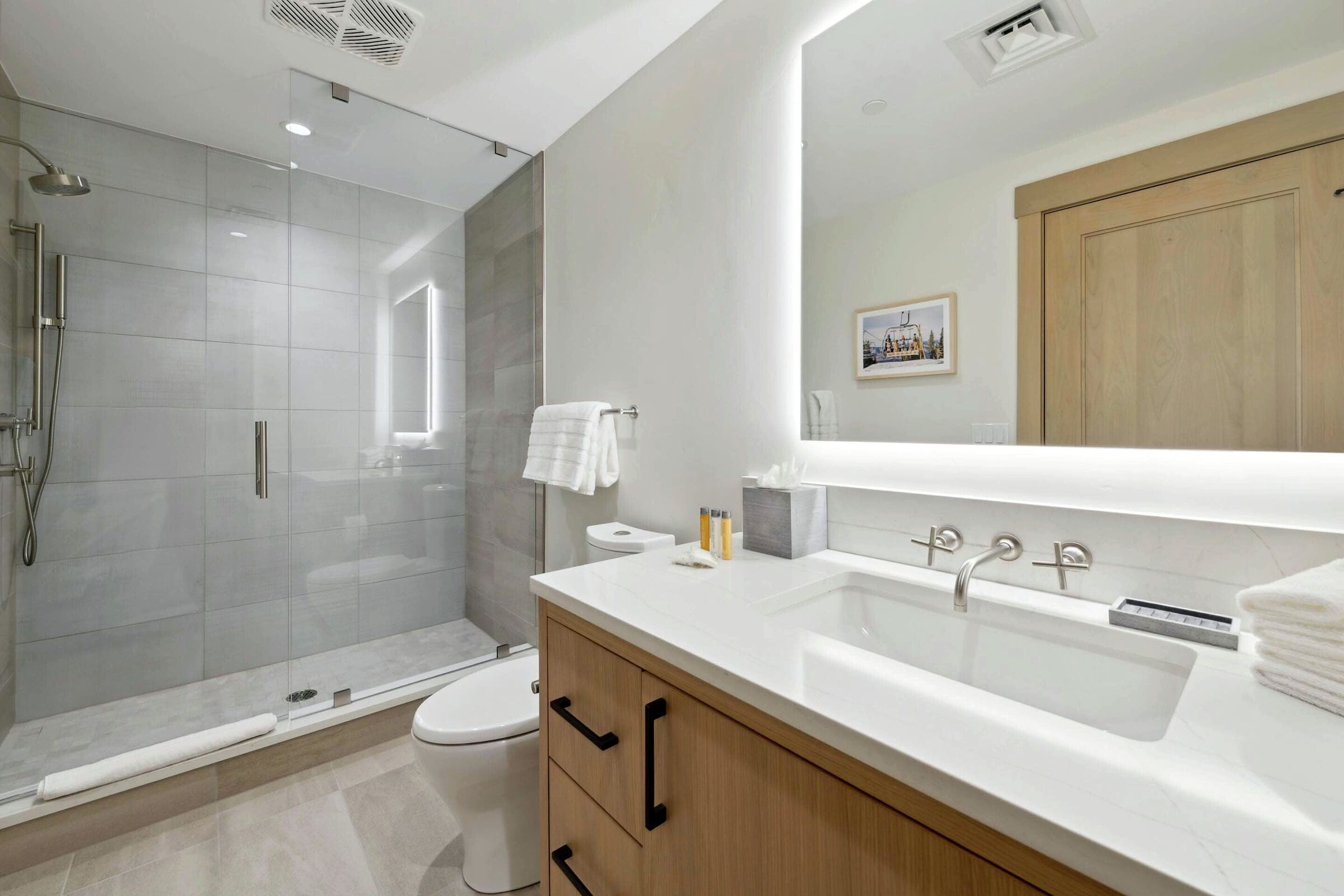 #405 - Ensuite Bathroom