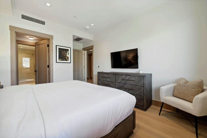 #405 - Master Bedroom