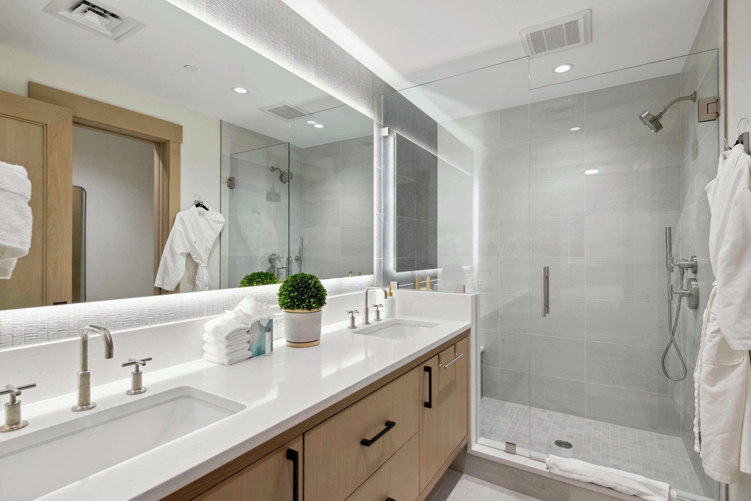 #305 - Master Ensuite Bathroom