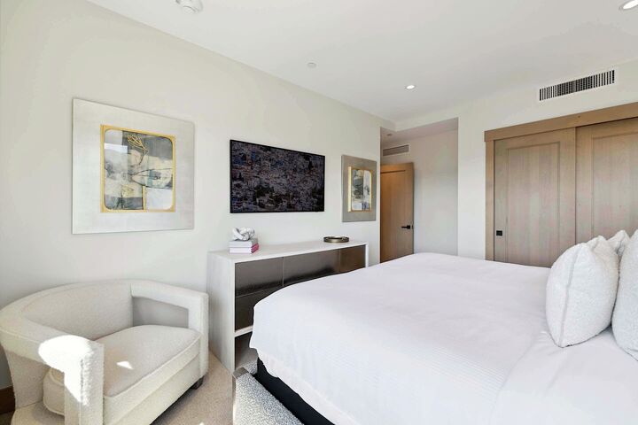 #400 - Bedroom