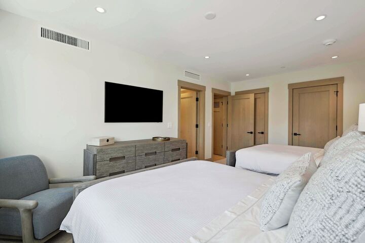 #400 - Bedroom