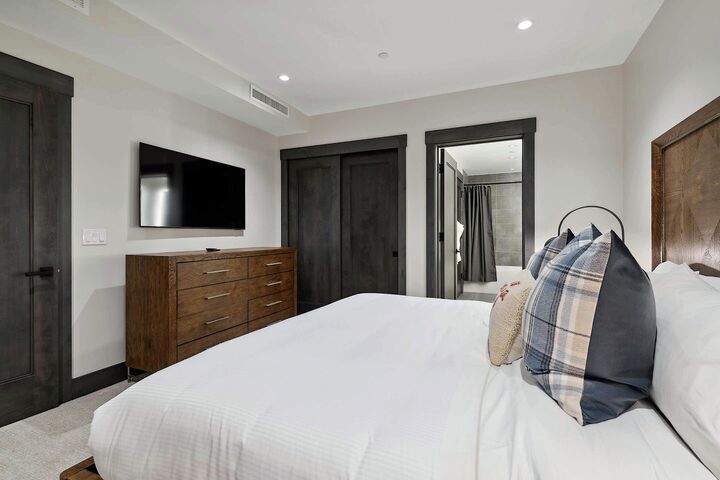 #503 - Bedroom
