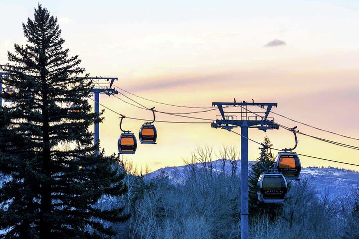 Gondola Ski Lifts