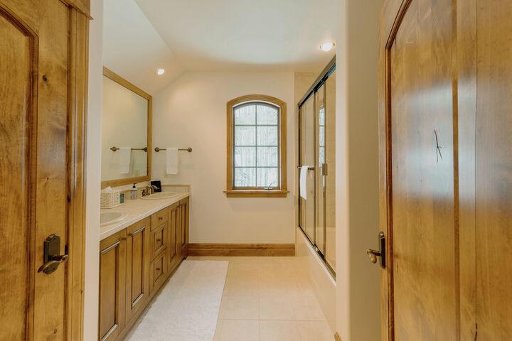 4 Bdrm 5.5 Bath HT - Bathroom