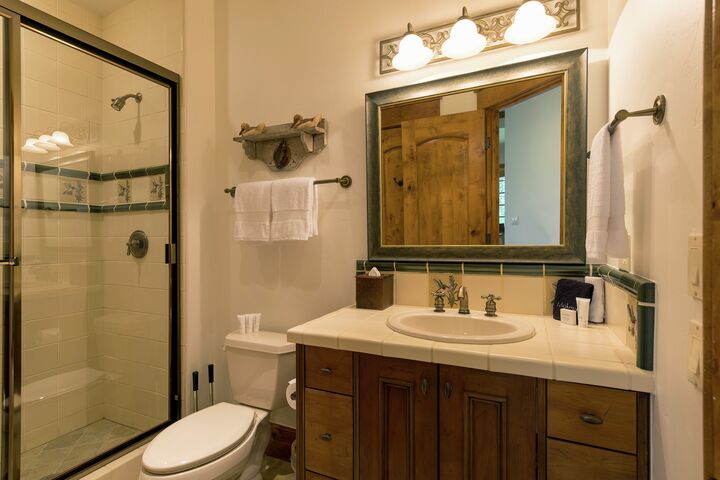 4 Bdrm 5.5 Bath HT - Bathroom