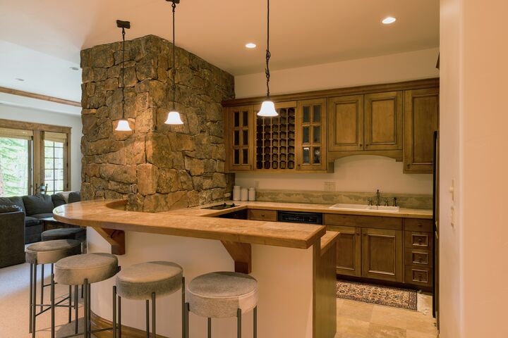 4 Bdrm 5.5 Bath HT - Family Room with Wet Bar