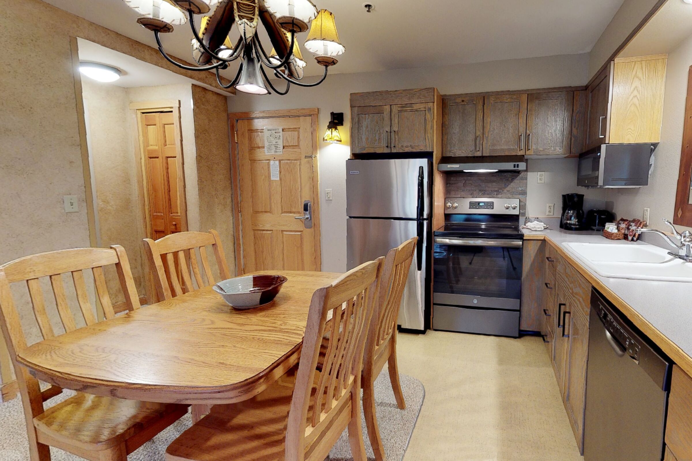 Dining Room & Kitchen