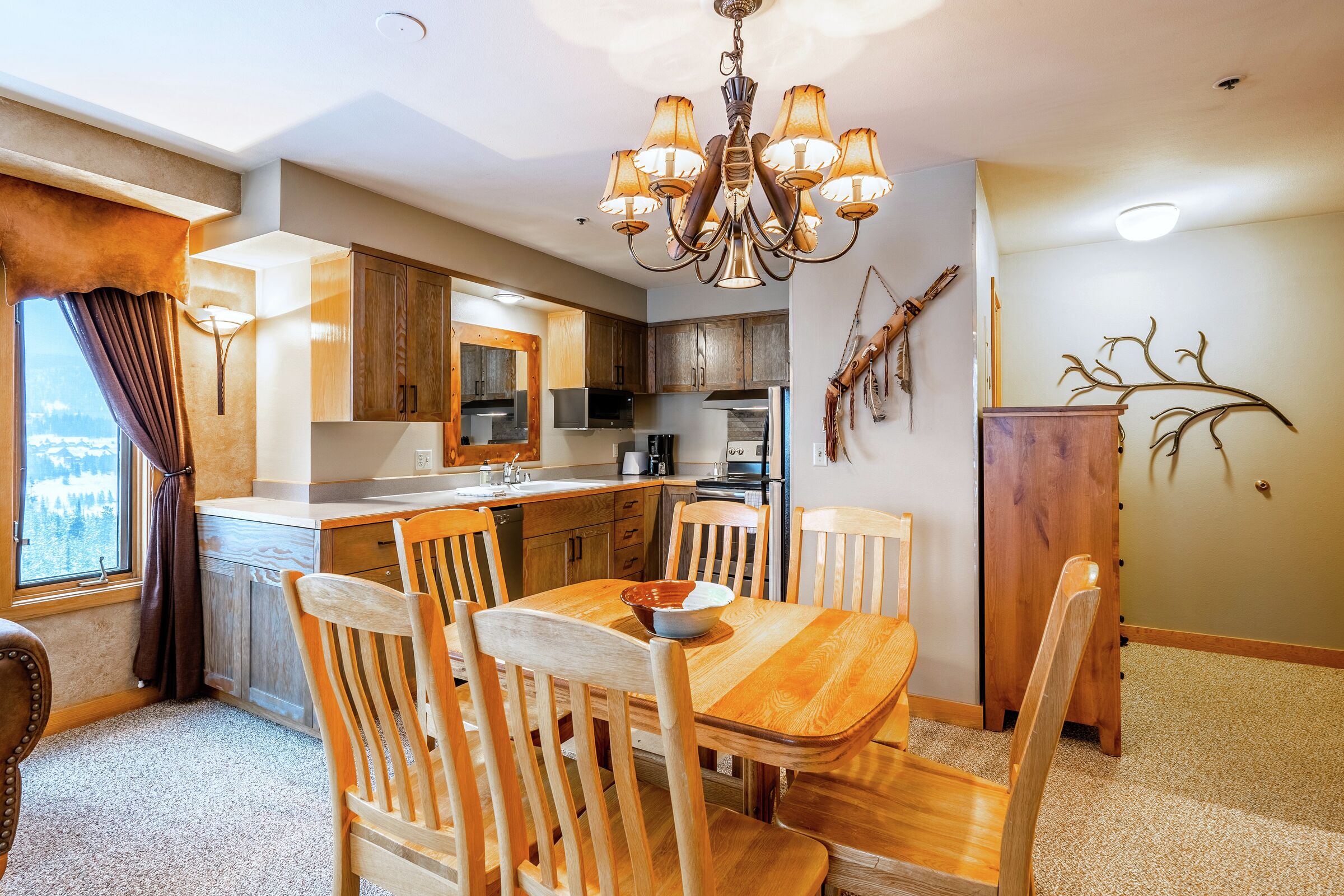 Dining Room & Kitchen