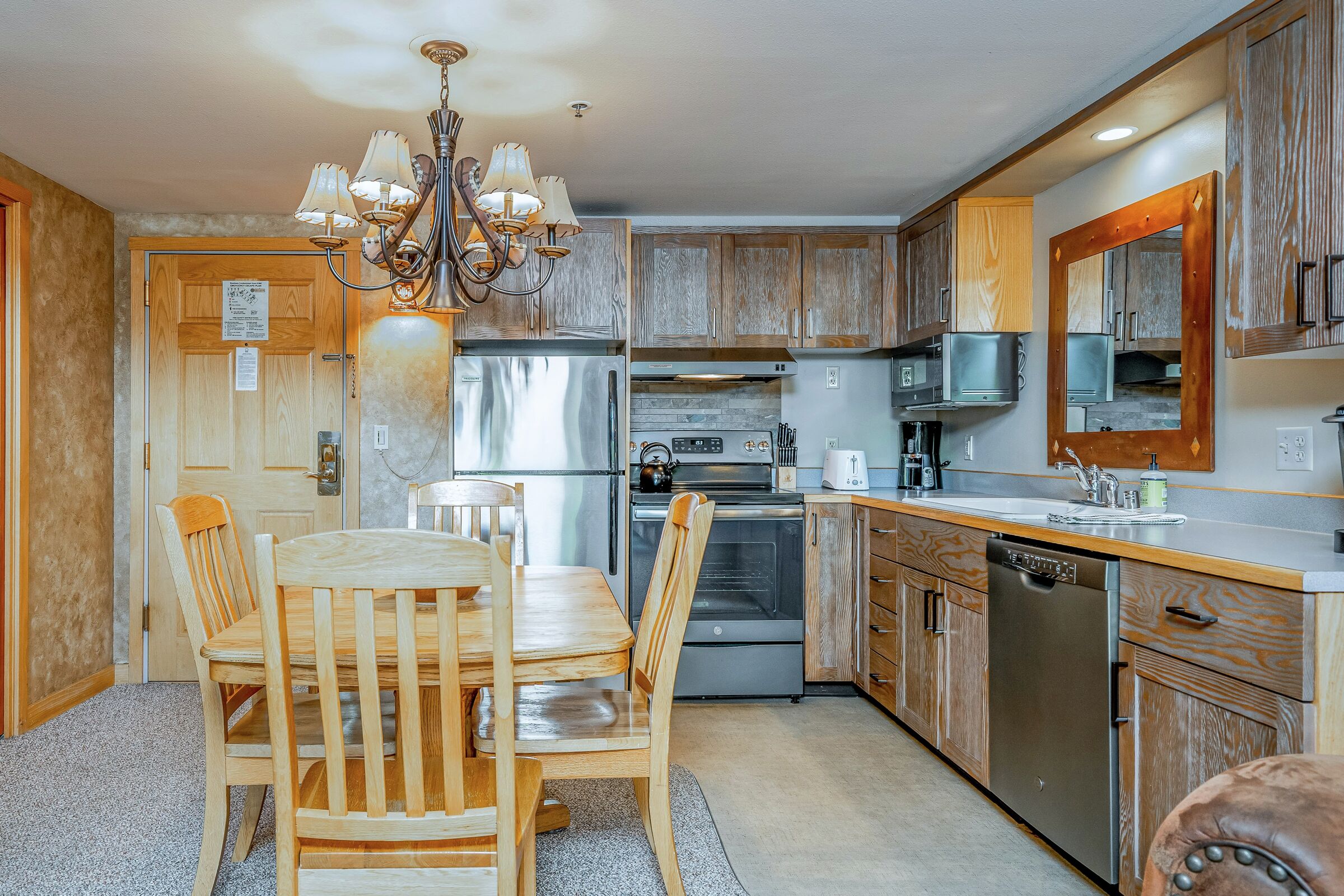 Dining Room & Kitchen