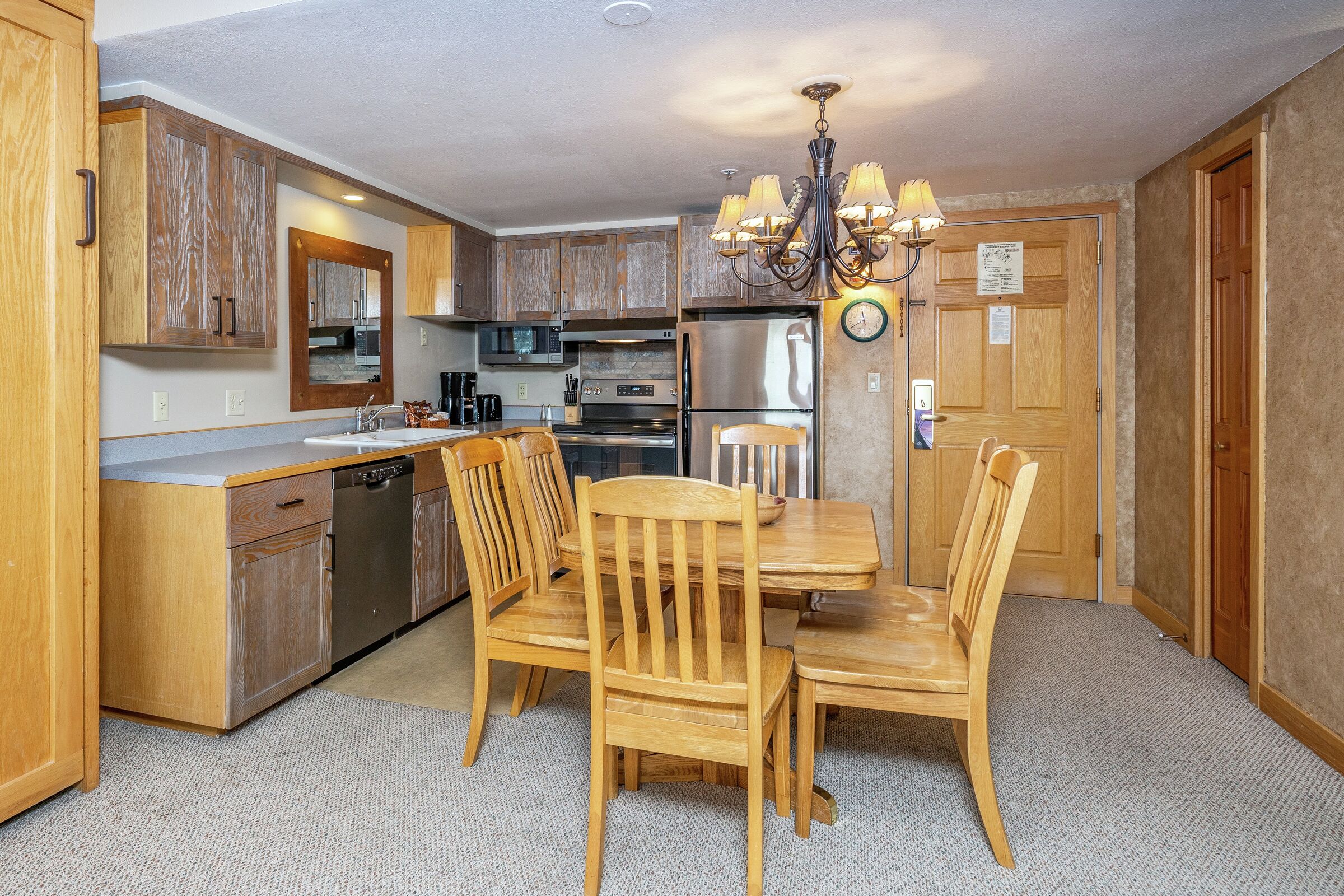 Dining Room & Kitchen