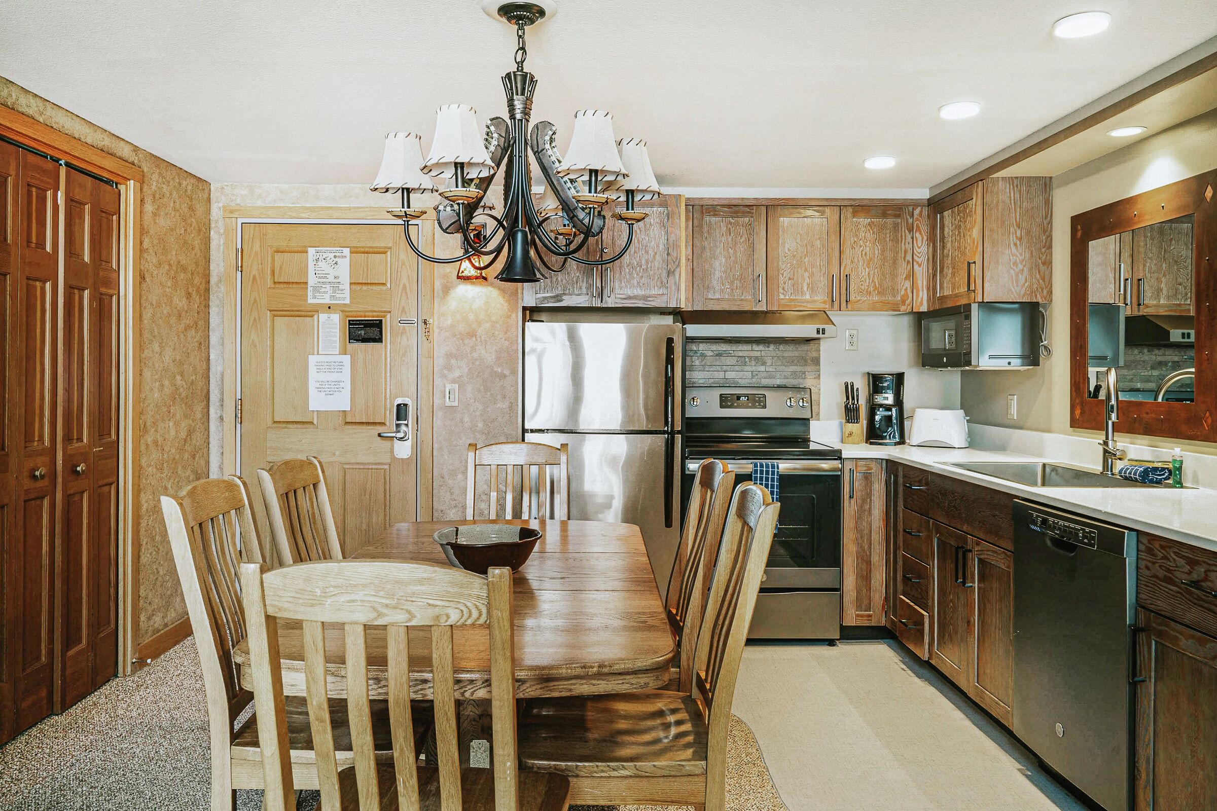 Kitchen & Dining Room