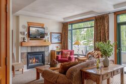 3 Bdrm Premium Penthouse - Living Room