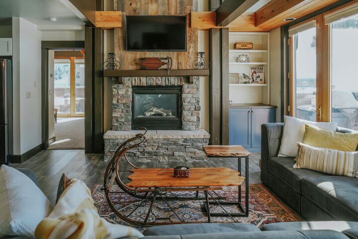 #8512 - Living Area