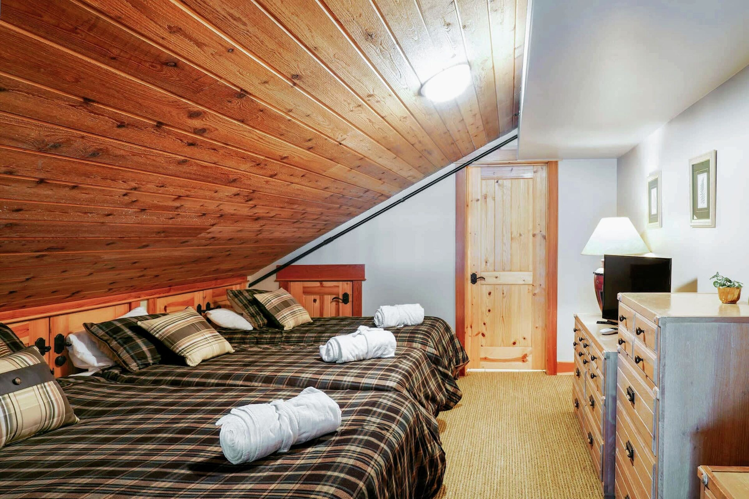 #8514 - Loft Bedroom