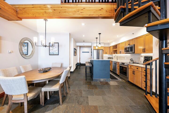 Dining Area & Kitchen