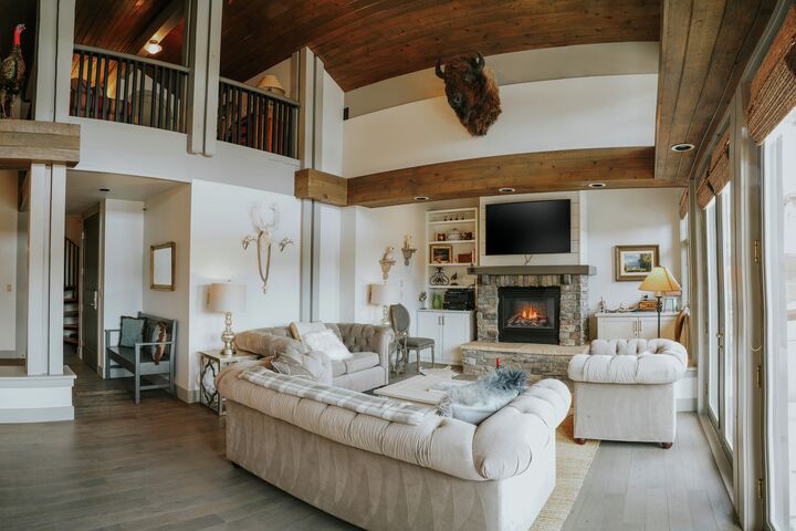 #8513 - Living Area
