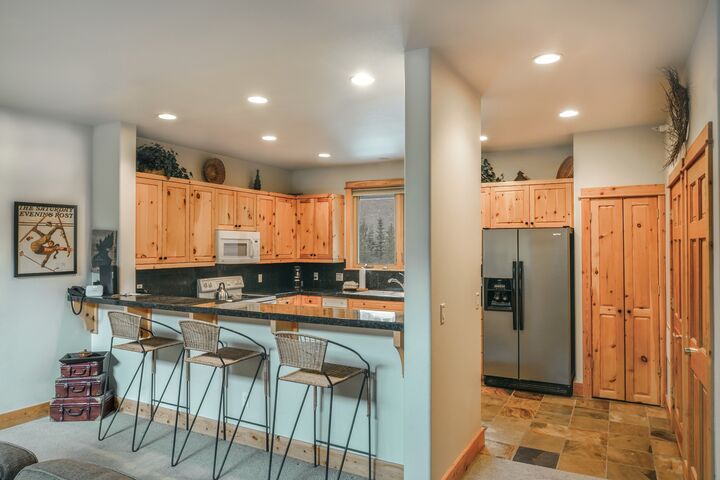 #210A - Kitchen Bar