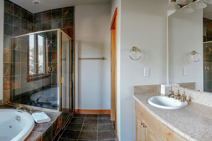 #305C - Master Ensuite Bathroom